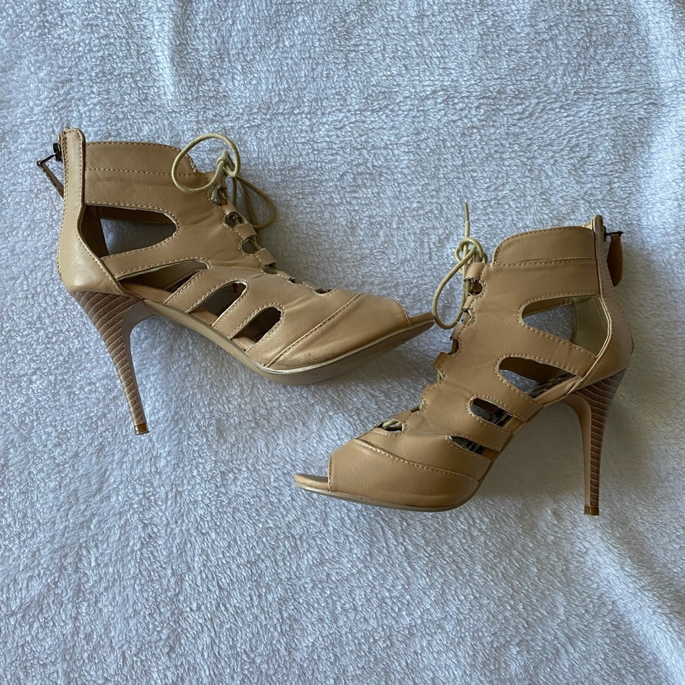 TAN STILETTOS SIZE 9